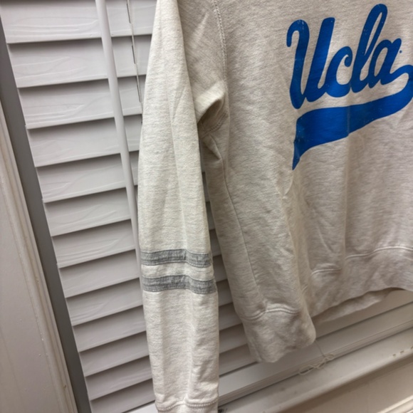 Like New UCLA Crewneck Size Small - Picture 2 of 5